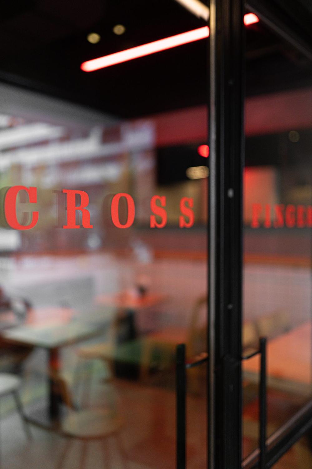 CrossFingers — çekim karesi 59