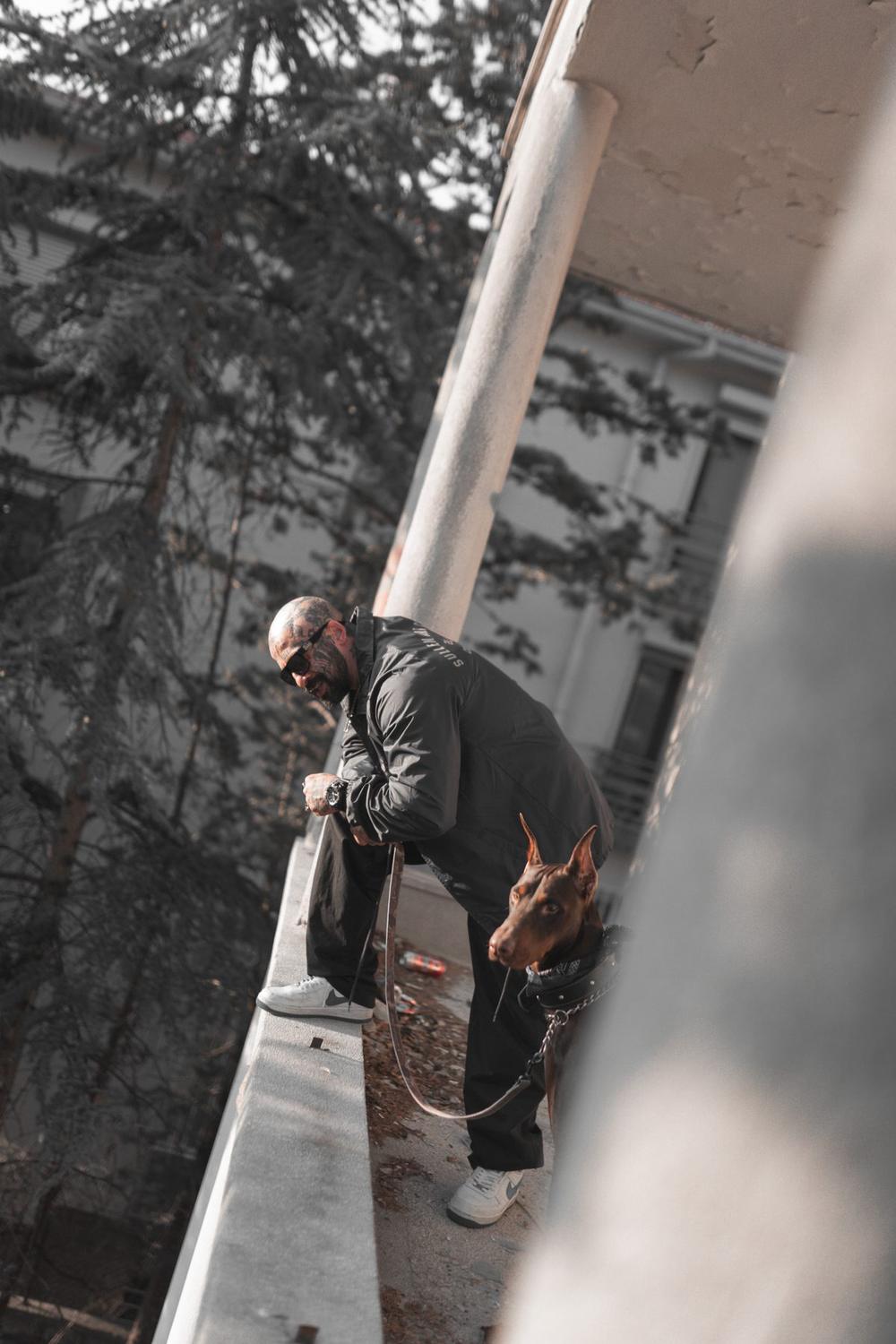 Sullen — çekim karesi 14
