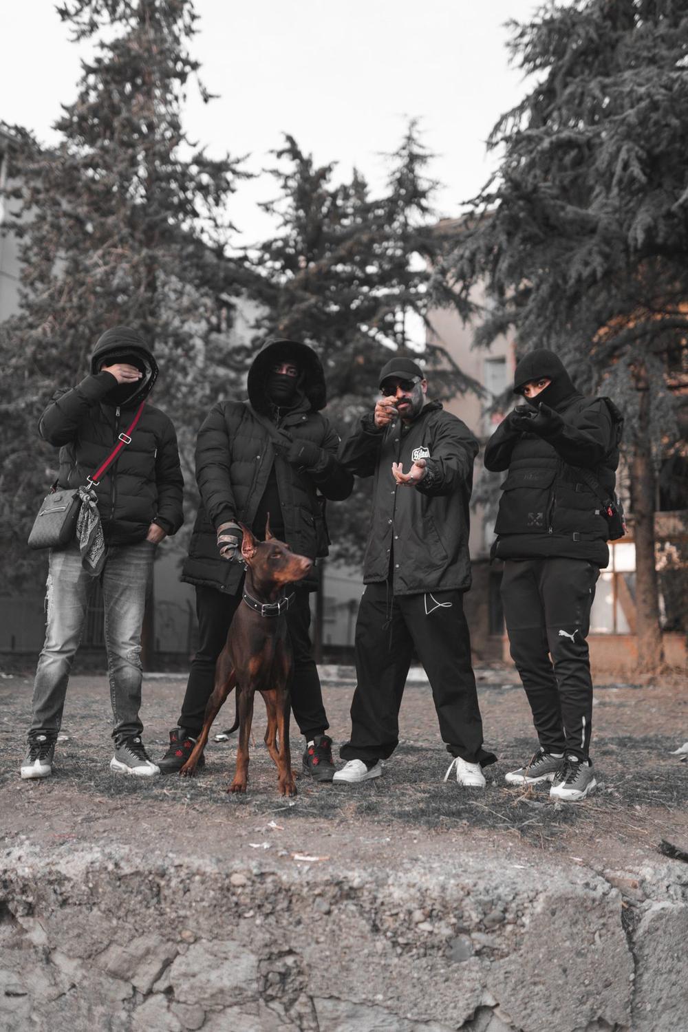 Sullen — çekim karesi 35